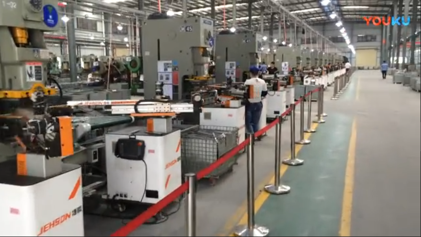 保定擺臂機(jī)器人生產(chǎn)導(dǎo)軌自動(dòng)化連線