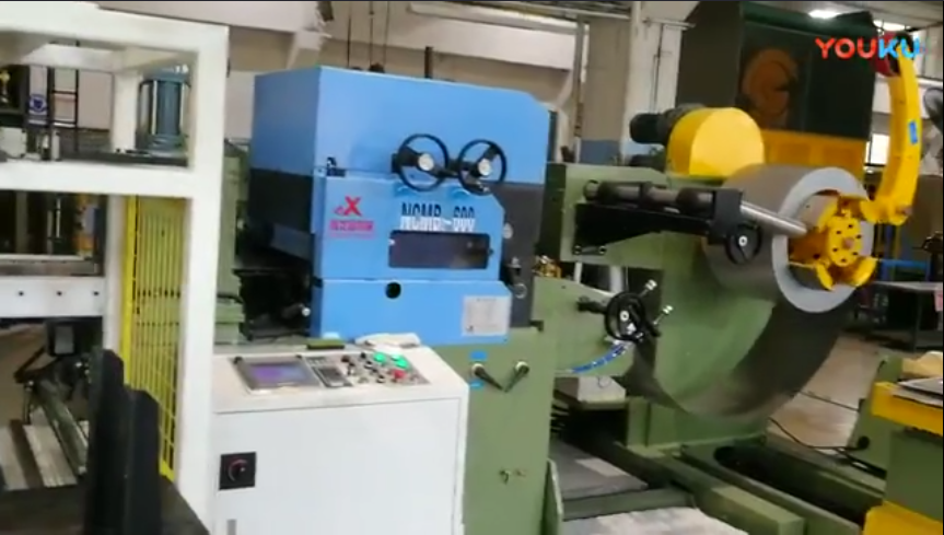 滄州連桿式?jīng)_壓機械手后板生產(chǎn)視頻