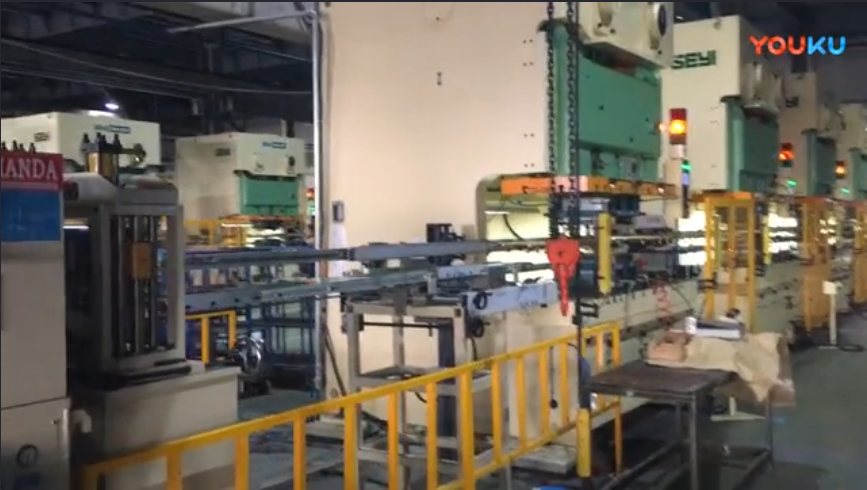 滄州連桿式?jīng)_壓機械手屑盤產(chǎn)線