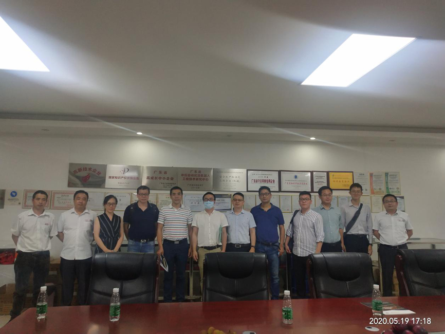鞍山佛山市工信局技術(shù)創(chuàng)新科領(lǐng)導(dǎo)、專家調(diào)研凱碩自主機器人情況